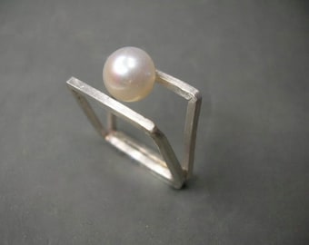 square sterling silver double ring with white freshwater pearl