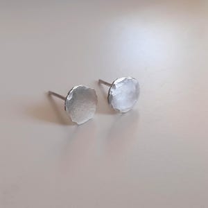 Silver stud earrings, dot studs, small circle earrings, minimalist studs, silver hammered stud earrings - dot earrings, dainty stud.