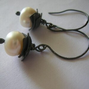 Pearl oxidized silver earrings. Perfect lightweight handmade earrings for everyday wear. Contemporary jewelry image 3