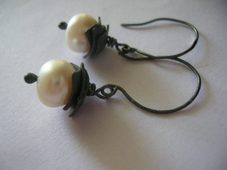 Pearl oxidized silver earrings. Perfect lightweight handmade earrings for everyday wear. Contemporary jewelry image 3