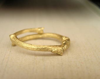 Gold branch ring. 14k gold twig ring. Botanical jewelry. Elvish gold  twig ring. Handcrafted solid gold ring.