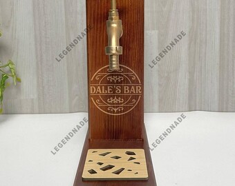Gepersonaliseerde whiskydispenser houten standaard, gegraveerde bourbondispenser, rustiek bardecor, custom whiskycadeau voor mannen