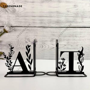 Sujetalibros de metal con apellido de familia personalizado, sujetalibros de metal con alfabeto, decoración de estantería, regalo para amantes de los libros, letrero de mesa, decoración de escritorio de metal, decoración del hogar