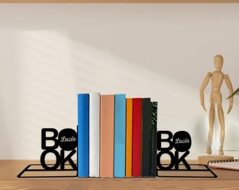 名前入りカスタムメタルブックエンド - モダンなブックデザイン - パーソナライズされた棚装飾、読書家や読書家へのブックホルダーギフト