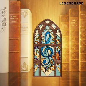 May include: A wooden stained-glass-style bookmark featuring a blue treble clef and colorful floral and geometric patterns. The bookmark is set against a backdrop of antique books. The text "LEGENDNADE" is visible in the upper right corner.