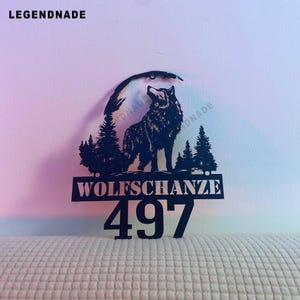 Numero civico in metallo personalizzato con luna e lupo – Numero civico con decorazione forestale – Numero civico con lupo – Numero civico da esterno – Indirizzo di casa moderno da parete