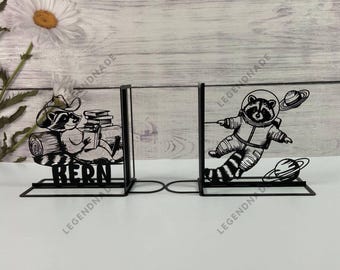 Personalisierte Waschbär Lesebuch Metall Buchstütze, Waschbär Metall Buchstützen, Bücherregal Dekor, Buch-Liebhaber Geschenk, Tischschild Metall Schreibtisch Dekor