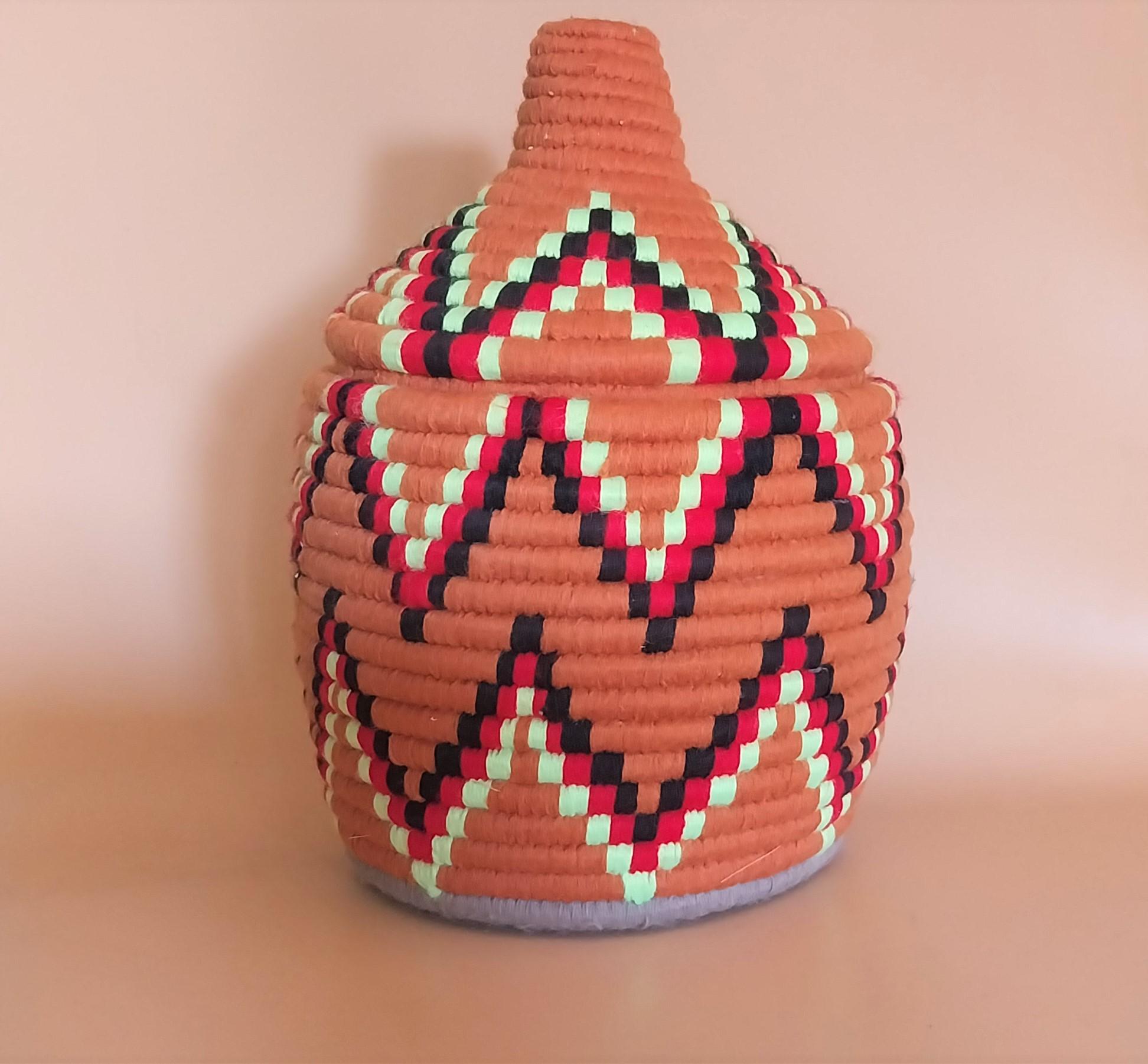 モロッコ風ベルベルバスケット（蓋付き）：ボヘミアン風編み込み収納