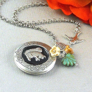 Squirrel Necklace, Squirrel Locket,Maple Leaf Necklace, Autumn Jewelry, Squirrel Lover&#39;s Gift, Picture Locket