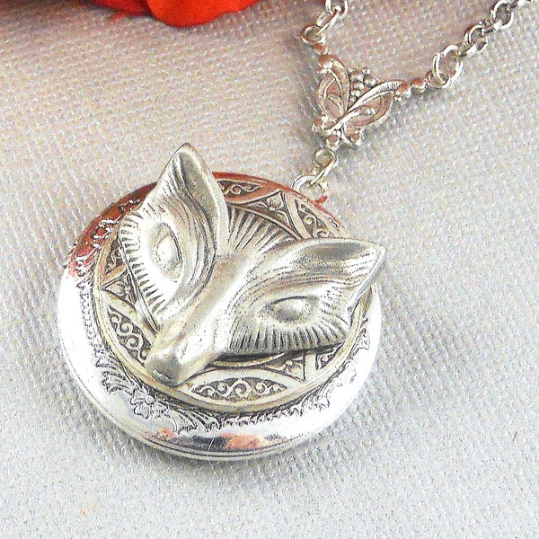 Wolf locket Clearance