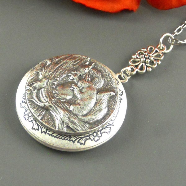 Silver Locket Squirrel Locket,  Squirrels on Tree Necklace, Forest Locket, Silver Squirrel Locket  Squirrels Jewelry, Squirrel Lover's Gift