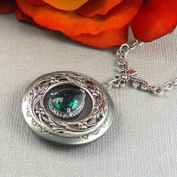 Personalized Photo Victorian Emerald Locket Antique Silver Locket Rhinestone Vintage Green Birthstone Locket Necklace