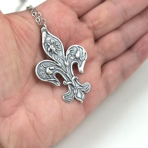 Collana vintage Gioielli francesi Fleur de Lis Gioielli Argento Dichiarazione Grande Ciondolo Gioielli fatti a mano Simbolo dello stato della Louisiana Regalo di festa