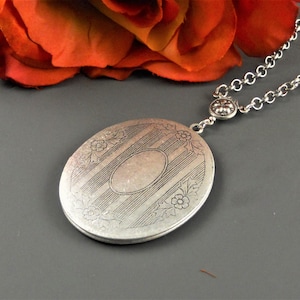Personalized Photo Oval Locket Necklace, antique silver locket, locket pendant, romantic gift, gift for her, vintage locket, photo locket