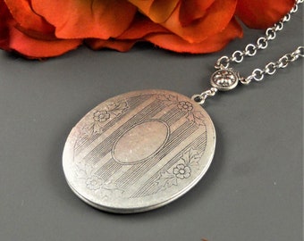 Personalized Photo Oval Locket Necklace, antique silver locket, locket pendant, romantic gift, gift for her, vintage locket, photo locket