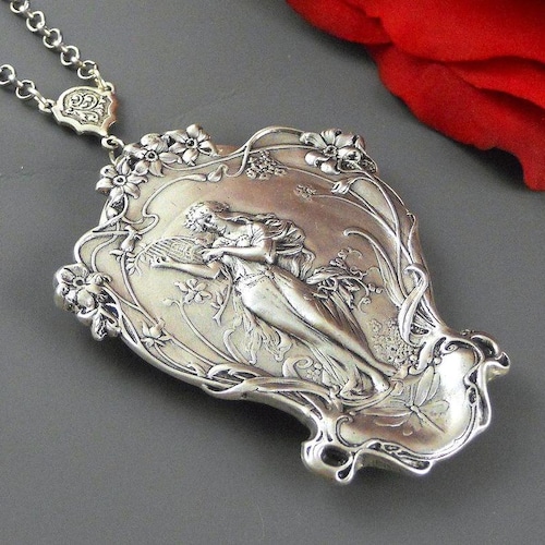 Collier Médaillon Déesse Antique en Argent, Bijoux de Harpe Art Nouveau
