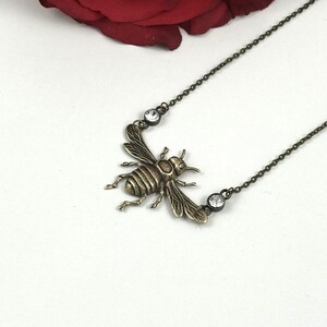 Vintage Jewelry - Art Deco Necklace - Bee Necklace - Vintage