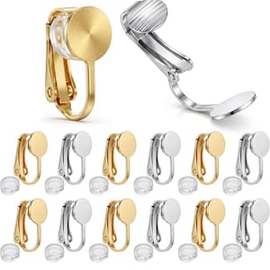 Puede incluir: Un conjunto de convertidores de pendientes de clip en metal dorado y plateado, con una base circular plana para fijar adornos y un mecanismo de bisagra que incluye una almohadilla de silicona transparente para mayor comodidad.