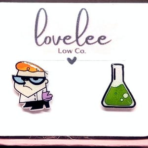 Pendientes de botón de El Laboratorio de Dexter, dibujos animados de los 90, hipoalergénicos para oídos sensibles.