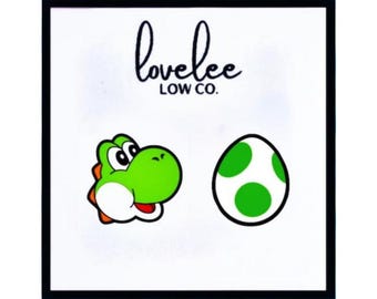 Pendientes de botón desiguales con forma de huevo de Mario Yoshi: estilo retro gamer de los 90, hipoalergénicos