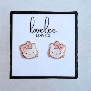 Pendientes de botón Kawaii Kitty: Regalo hipoalergénico para niñas