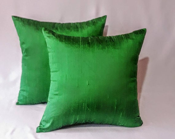 Green pillow. Emerald green dupioni Jade green dupioni silk throw pillow