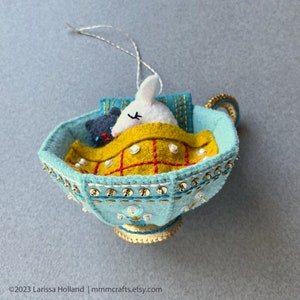 Not Even A Mouse PDF pattern, a hand sewn wool felt ornament image 5