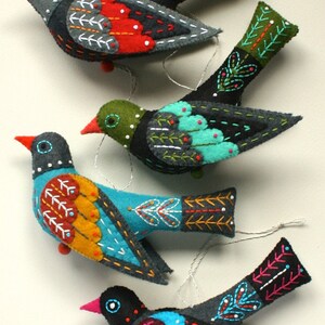 Colly Bird PDF pattern for a hand sewn wool felt ornament image 3