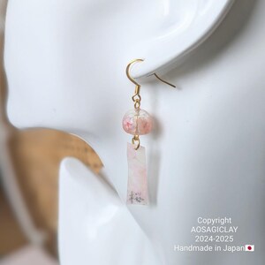 Orecchini giapponesi a campana, fatti a mano in resina e washi, design sakura, leggeri, idea regalo estiva zen per yukata