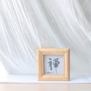 Pannello Calligrafico Zen Giapponese Incorniciato – Arte Wabi Sabi Minimal Japandi con Nome Personalizzato – Fatto a Mano in Giappone
