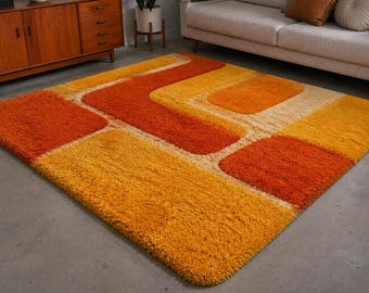 Tappeto a pelo lungo geometrico retrò, tappeto in lana color arancio senape, arredamento per soggiorno in stile anni '70.