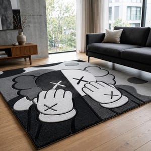 Pu&ograve; includere: Un tappeto rettangolare con una grande grafica stilizzata di un personaggio dei cartoni animati in tonalit&agrave; di nero, bianco e grigio. Il design raffigura una figura con mani guantate che coprono il volto, caratterizzata da occhi a X.
