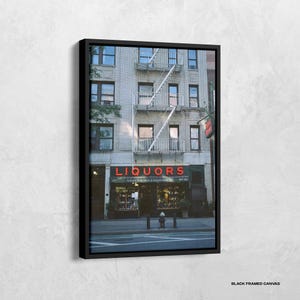West Village NYC Liquor Store Print, City Photograhpy Wall Art, Czarno-biała sztuka, Nowy Jork, Bar Cart Decor, NYC Prints