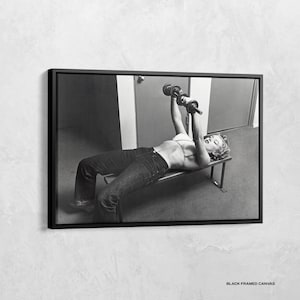 Poster di Marilyn in palestra che si allena con i bilancieri, stampa di Marilyn Monroe, Marilyn che solleva pesi in bianco e nero, vecchia celebrità, amante del fitness