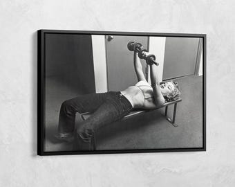 Marilyn in Gym Working Out With Out Barbells Poster, Marilyn Monroe Print, Marilyn Lifting Weights Black White, Old Celebrity, Fitness Lover