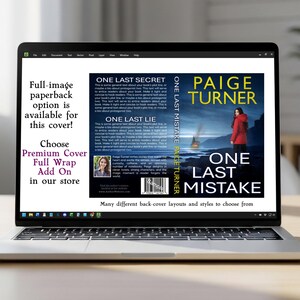Puede incluir: Una pantalla de port&aacute;til muestra el dise&ntilde;o de la portada del libro "One Last Mistake" de Paige Turner. La portada presenta a una mujer con un abrigo rojo, un paisaje brumoso y el t&iacute;tulo del libro en letras blancas grandes. Texto promociona opciones de portada.