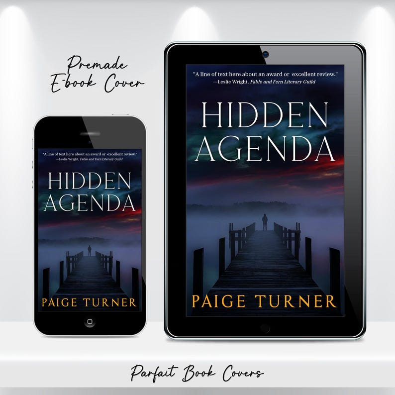 Puede incluir: Una portada de libro electr&oacute;nico prefabricada titulada "Hidden Agenda" que se muestra en un tel&eacute;fono inteligente y una tableta. La portada presenta a una persona de pie en un muelle, con un fondo brumoso y el nombre del autor, Paige Turner.