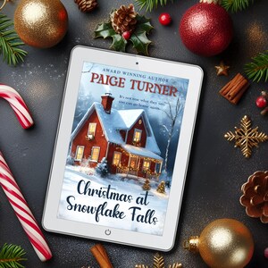 Puede incluir: Una tableta blanca que muestra la portada de un libro con una casa roja con nieve en el techo y el t&iacute;tulo "Christmas at Snowflake Falls" de Paige Turner. El texto de la portada dice "It's not true what they say, you can go home again."
