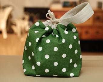 Bolsa organizadora de projetos com cordão e estampa de bolinhas, em lona, ideal para tricô, crochê, viagens e uso diário.