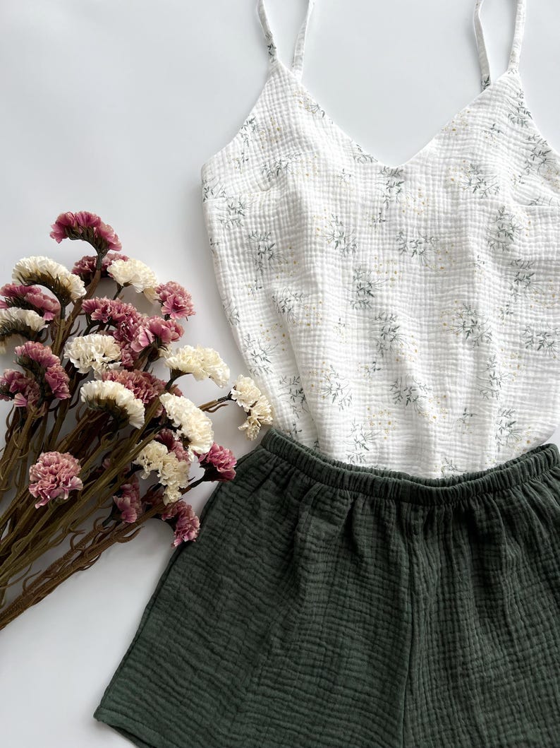 Muslinpyjamaset: Damskjorta och shorts i ekologisk bomull med blommönster bild 5