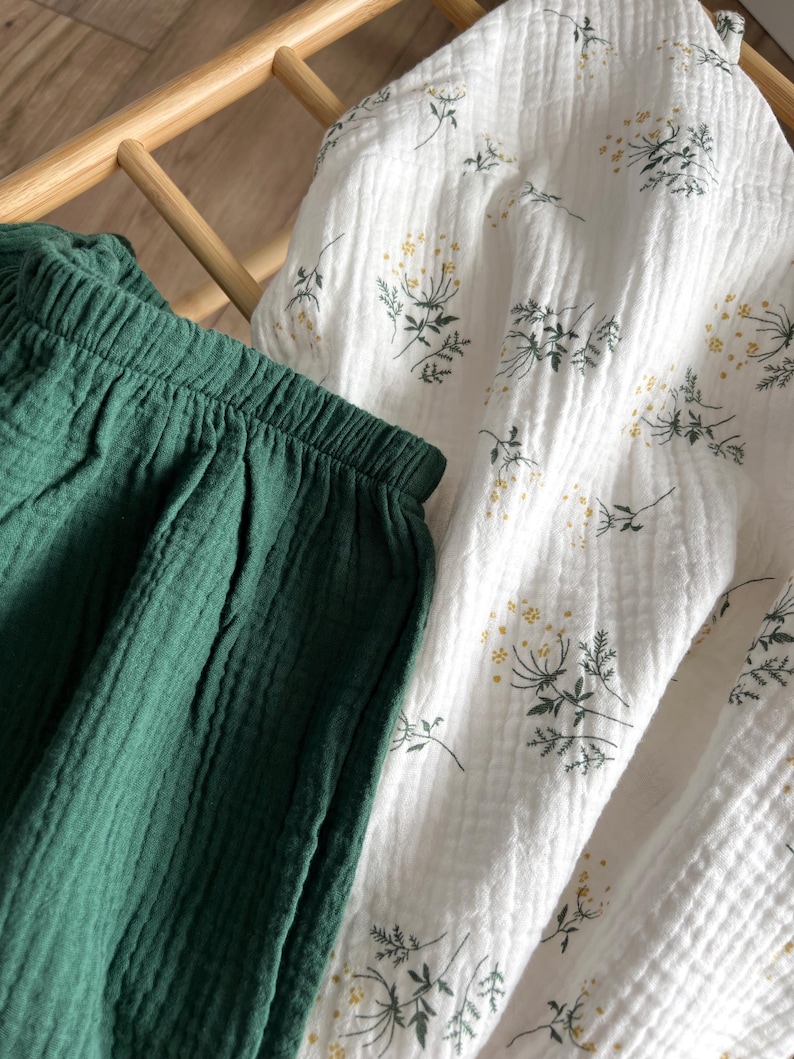 Muslinpyjamaset: Damskjorta och shorts i ekologisk bomull med blommönster bild 4