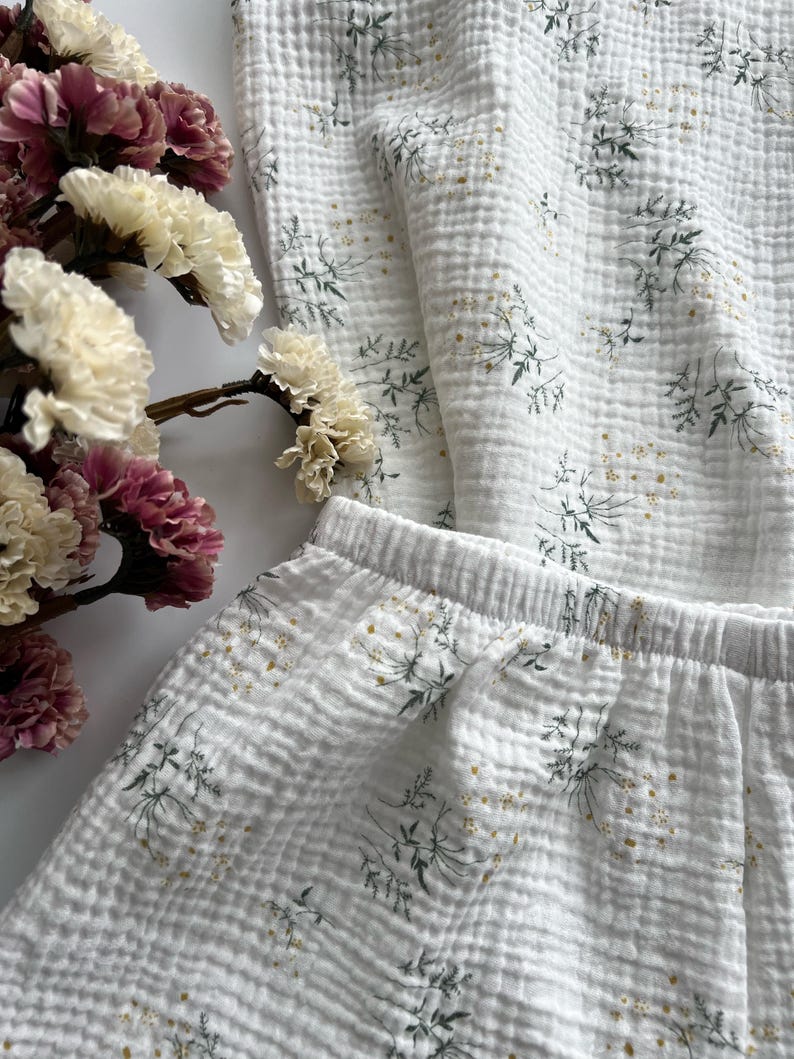 Muslinpyjamaset: Damskjorta och shorts i ekologisk bomull med blommönster bild 6