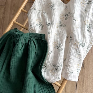 Muslinpyjamaset: Damskjorta och shorts i ekologisk bomull med blommönster bild 1