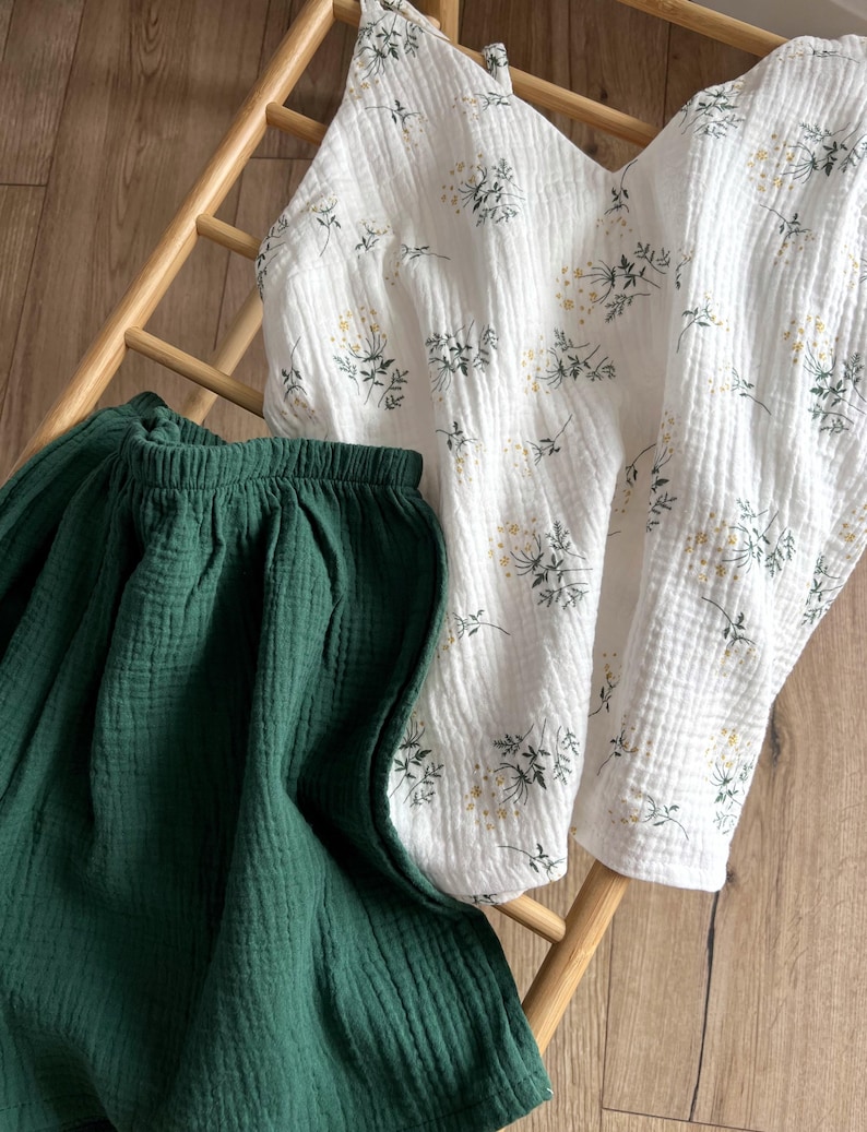 Muslinpyjamaset: Damskjorta och shorts i ekologisk bomull med blommönster bild 1