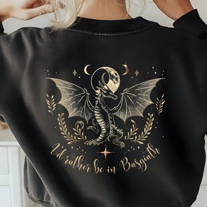 I'd rahter be in Basgiath - Fourth Wing Merch Pullover, Sweatshirt für Fantasy Fans, Geschenk für Leseratten, Drachen Shirt für Bücherwürmer