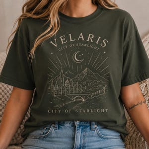Camiseta Mystic Velaris, Produtos Premium de ACOTAR, Cidade da Luz das Estrelas, Presente para Amantes de Livros, Camiseta para Fãs de Corte de Espinhos e Rosas, Produtos Literários Booktok
