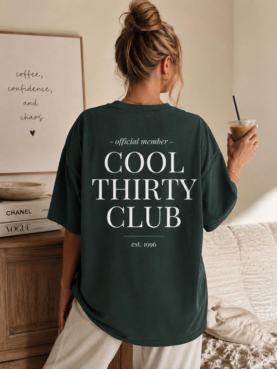 Cool Thirty Club Shirt 1996, personalisiertes Geschenk zum 30. Geburtstag, lustige Geschenke 30 Geburtstag Freund Freundin, Geburtstagsshirt