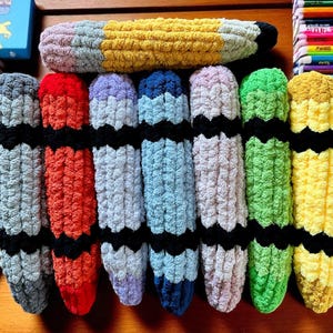 THE SCRIBBLE SQUAD/Full Video Tutorial/Hand Knit Crayon and Pencil/Finger Knit Back to School Gift/Chunky Knit Teacher Appreciation Gift