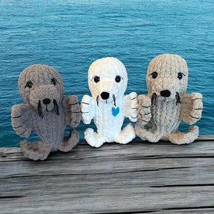 SAMMY SEAL/FULL Video Tutorial/Hand Knit Animal/Finger Knit Sea Creature/Chunky Knit Seal