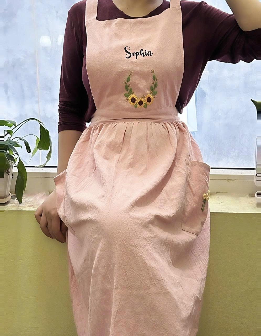ひまわりページ リネンエプロン6点 ひまわり刺繍入りリネンエプロン：彼女へのパーソナライズギフト